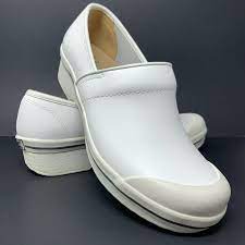 In addition, we offer white, black, and brown leather nursing clogs from a variety of collections to accommodate hospital and office dress codes. Dansko White Leather Clogs Nursing Size 42 Us 11 5 12 6600010100 For Sale Online Ebay