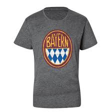 It does not meet the threshold of originality needed for copyright protection, and is therefore in the public domain. T Shirt Retro Logo Official Fc Bayern Munich Store