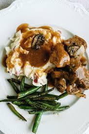 slow cooker sirloin beef tips and gravy