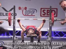 jen thompson 63kg benches 142 5kg for