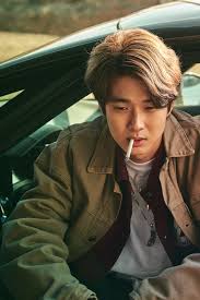 Born on march 26, 1990, he immigrated with his family to after signing with jyp entertainment in 2012, choi woo shik began landing supporting roles in other. Bild Zu Woo Sik Choi Time To Hunt Bild Woo Sik Choi Filmstarts De