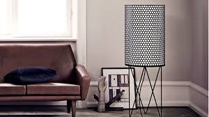 Eine solche stehlampe fürs wohnzimmer eignet sich optimal als leselampe neben dem sofa oder sessel. Stehleuchte Fur Flexible Beleuchtung Schoner Wohnen