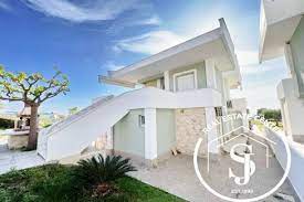 Villa Side Split Only Meters From The