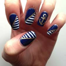 Un cortauñas o tijeras de uñas, una lima, esmalte blanco, esmalte azulón, cintilla para decorar. Https Xn Decorandouas Jhb Net Unas Nauticas