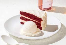 バレンタイン、ホワイトデーにぴったりな真っ赤なケーキが登場『レッドベルベットケーキ』 | カリフォルニア・ピザ・キッチン 公式サイト