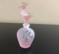 Welcome to kejaba treasures depression, elegant and 1940s,50s,60s glass patterns identification guide copyright kejaba treasures 2013 you can use this it contains information about each pattern and has pictures of most patterns. Vintage Frosted Pink Glass Perfume Bottle With Hummingbird Stopper Vintage Pink Perfume Bottle Perfume Bottles Glass Perfume Bottle Pink Glass