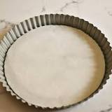 Can you use parchment paper in a tart pan?