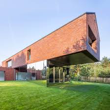 ten homes with dramatic cantilevers