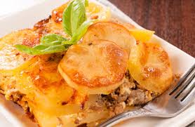Add the beef and onion and cook until the beef is well browned, stirring often. Ground Beef And Potato Casserole Recipe
