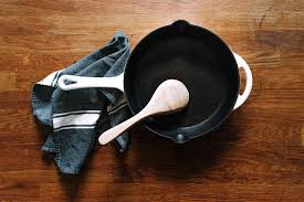 how to clean a cast iron skillet