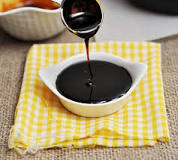 What is the difference between soy sauce and ketjap manis?
