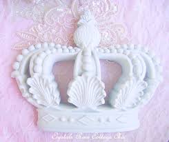 Shabby Cottage Chic White Crown Wall