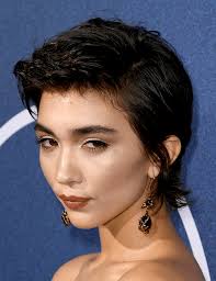 Shaved sides, voluminous mohawk and sheer power this look oozes makes it an ideal hairstyle for women who'd like to try androgynous vibe. 22 Androgynous Haircuts Ipsy