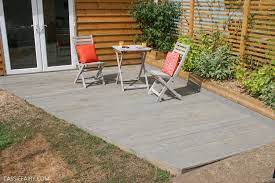 Garden Deck Using Upcycled Pallet Wood