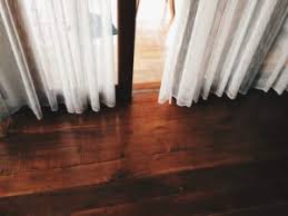 hardwood vs laminate flooring