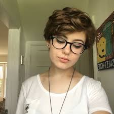 Awesome androgynous cut on curly hair. Bisexualwatson Shot Hair Styles Short Hair Styles Androgynous Hair