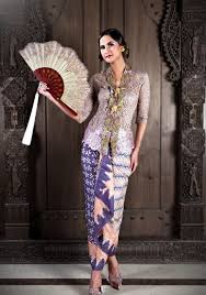 Agnez mo kenakan kebaya rancangan anne avantie (sumber: Avantie Atelier Anneavantiemall Com Marketplace Of Indonesian Heritage