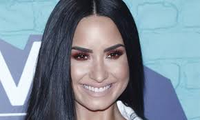 Search, discover and share your favorite demi lovato blue hair gifs. Demi Lovato S Red Eyeshadow How To Wear The Trend Hello