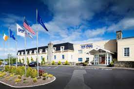 Situated near the airport, this hotel is 0.9 mi (1.4 km) from shannon golf club and 2.6 mi (4.2 km) from skycourt shopping centre. Park Inn By Radisson Shannon Airport Hotel Shannon Overview