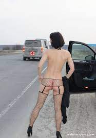 Nackt auf der Straße - Porno Bilder