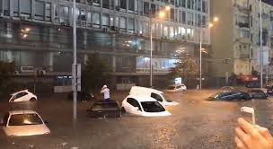 Что происходит в переживающих потопы странах. Kiyiv Avtomobilnij Potop V Kieve Facebook