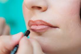 how to make your lips smaller top tips