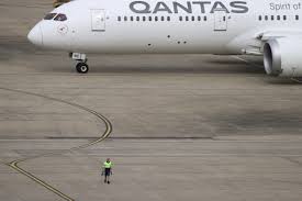 qantas airways nears new boeing 787