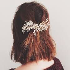 If you want a larger spray of hair, hold the ends and open the clip slightly with your other hand. Go Shorty Here S How To Rock Short Hair On Your Wedding Day