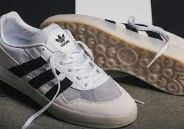 Mark gonzales, a professional skateboarder and artist, and currently skateboarding's most popular form, continues to work with adidas skateboarding. Mark Gonzales Adidas Sb Aloha Super Photos Release Info Sneakernews Com