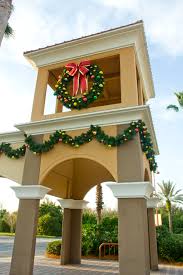 outdoor commercial wreaths