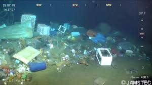 a sea of garbage ocean floor landfills