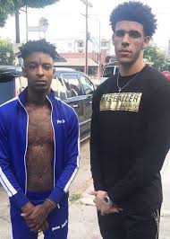 Now looking at pictures of him next to lonzo its clear than with shaved heads he is at east an inch taller. Lonzo Ball Height Weight Age Girlfriend Family Facts Biography