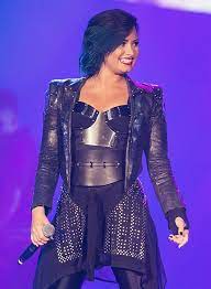 When i'm mixing in the color, i put conditioner in the color. demi announced the north american leg of the neon lights tour on her facebook page on september 29. Demi Lovato S Hair Color Evolution Popsugar Beauty
