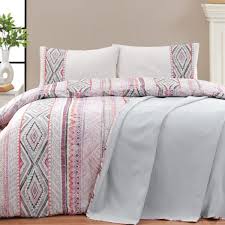 Double Bedding Set With A Modern And