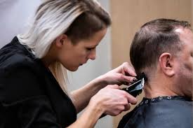 haircuts for receding hairlines