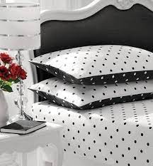 High Contrast Bedroom Decorating With