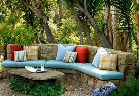 5 whimsical garden decor ideas with
