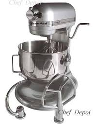 It also comes with a flat beater, dough hook and wire whip with six wires. Kitchen Aid New Mixer Hamilton Beach Stand Mixer Standmixer Tilt Head Mixer Stand Mixer Tilting Silver Red Green Black Blue Metal Die Cast Mixer Best Mixer Review Dough Mixer Bread Mixer 5
