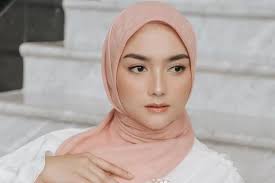 inilah 4 tips makeup hijab natural yang
