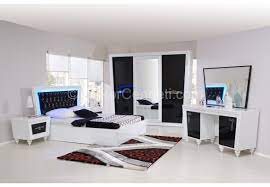 Bu nedenle de yatak odası beyaz yatak odası modelleri içinde en fazla tercih edilen dekorasyon türü de vintage tasarımlardır. 2015 Siyah Beyaz Yatak Odasi 61 Dekorcenneti Com Beyaz Yatak Odasi Yatak Odasi Siyah Beyaz Yatak Odasi