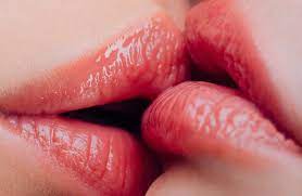 kissing lips images