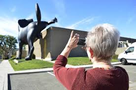 oc art museum gets visit from bad dog