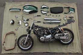Once the bike was stripped down, olivier attacked. Eight Fifteen Engine Assembling Gazzz Garage