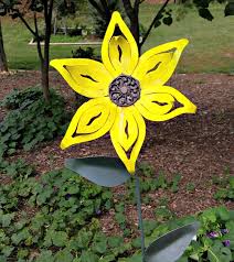 Flowers and colourful plants surely bring life into our homes, but sometimes we still feel the need to add more to make it merrier. Creative Metal Yard Art The Gardening Cook