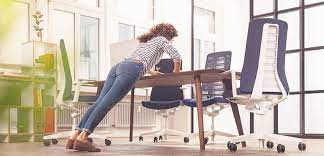 Fünf rückenübungen für den arbeitsplatz wer den ganzen tag im büro arbeitet, sollte sich davor hüten, über stunden hinweg in der immer gleichen sitzposition zu verharren. 5 Minuten Einfache Ruckenubungen Fur S Buro Download Chairgo Blog