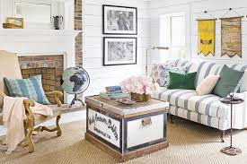 Whether you have a small home in the city or a spacious countryside home that is begging for a revitalization, you've come to the right place for we've put together 75 country decorating ideas that you can use for any room in the house, with styles ranging from vintage and rustic to french. 60 Best Farmhouse Style Ideas Rustic Home Decor