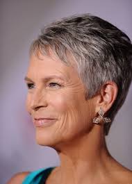 To famous actors tony curtis and janet leigh, the future actress she recalled attending the golden globes one year — donning a borrowed dress and earrings and wearing her hair differently than she ever had — when. Top Inspiration 39 Short Haircut Jamie Lee Curtis