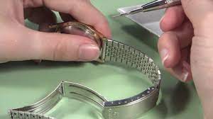 how to change a metal watch band with