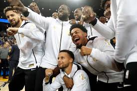 Golden state warriors curry s. Warriors Raise One Last Championship Banner In Oakland Then Win Sfchronicle Com