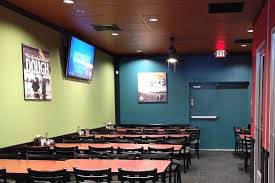 round table pizza party rooms in